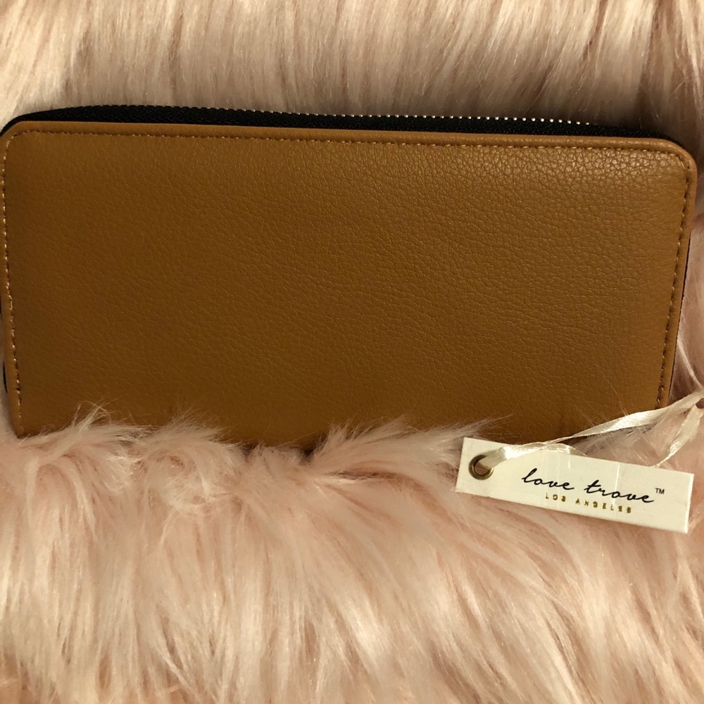 Women’s tan leather wallet